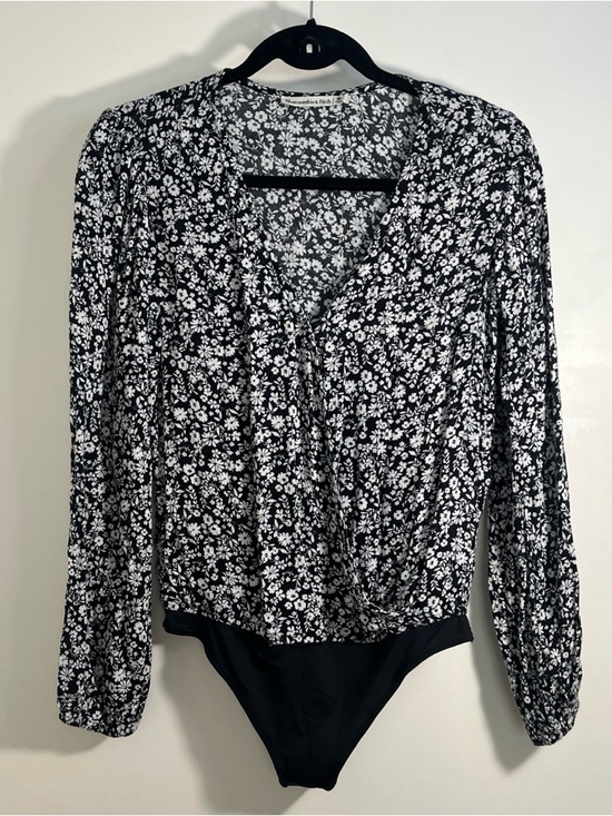 Abercrombie & Fitch Tops - Abercrombie & Fitch Black White Floral Bodysuit Top Size Medium Snaps Y2K